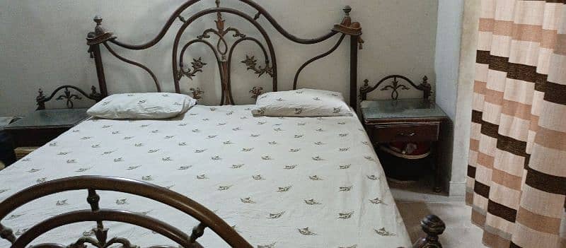 BED CUPBOARD AND SIDETABLES WITH MATTRESS AND PILLOW 10