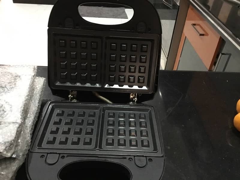 sandwich ,waffles and donut maker 0