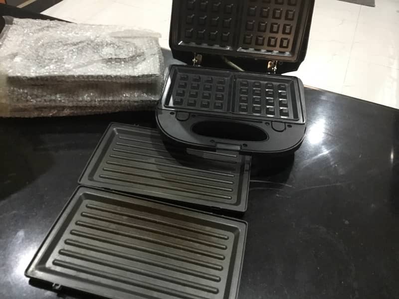 sandwich ,waffles and donut maker 1