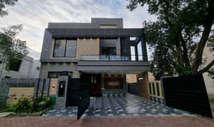 Exquisite 10 Marla Home in Bahria Town Lahore Sector D, Overseas B Block