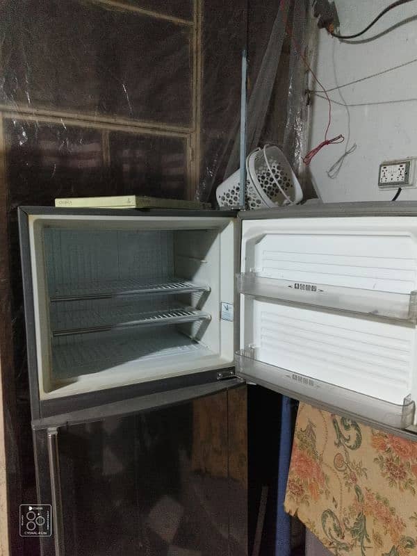 dawlance large size fridge 2