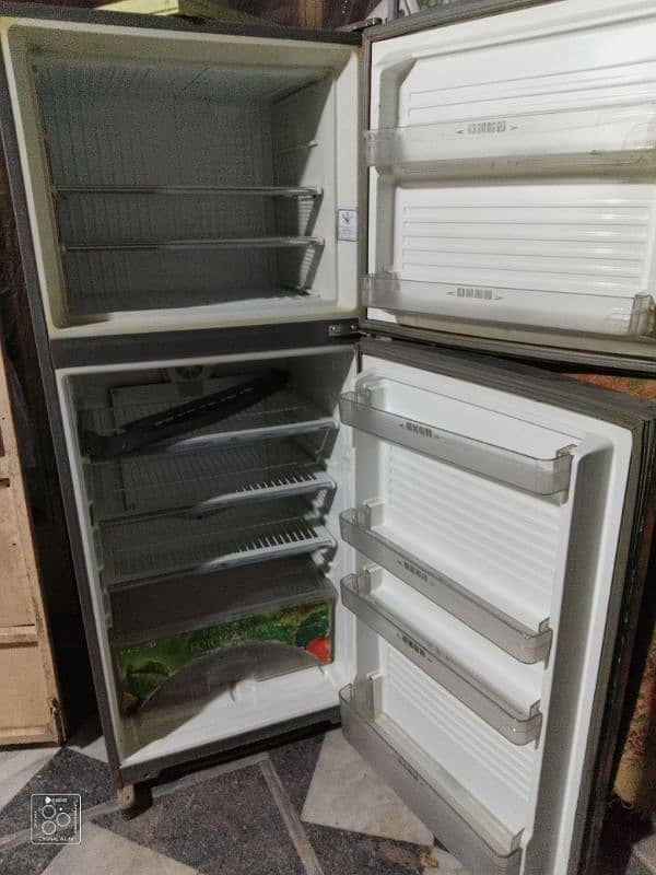 dawlance large size fridge 3
