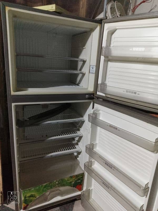 dawlance large size fridge 4