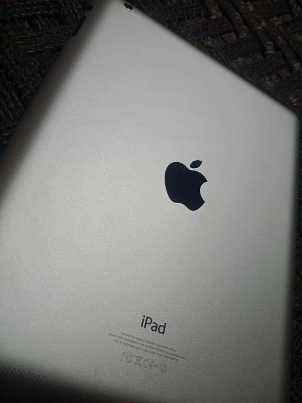 Apple I pad 4 generation Good Condition 1