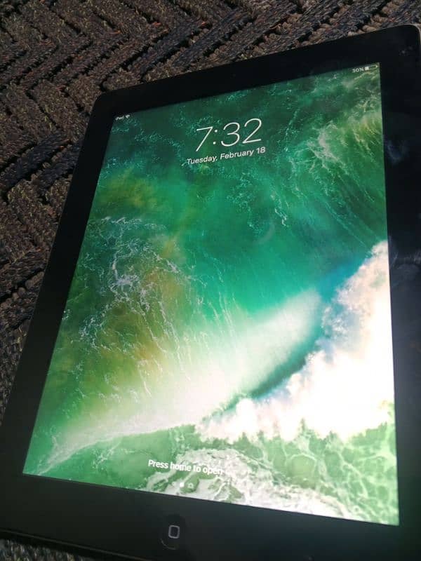 Apple I pad 4 generation Good Condition 2