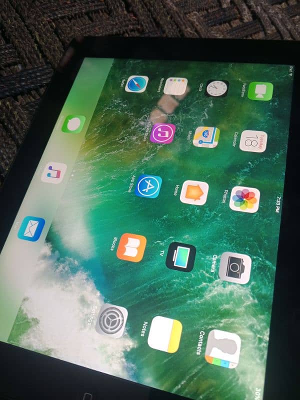 Apple I pad 4 generation Good Condition 3