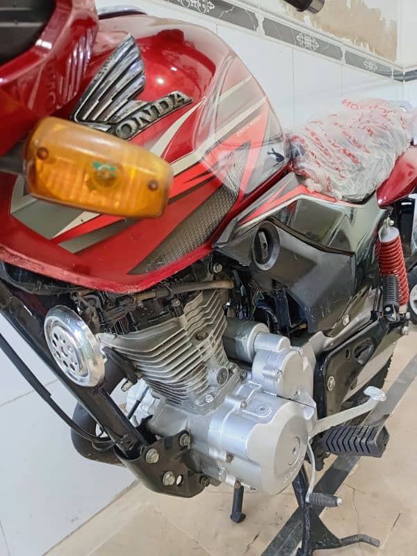 Honda CB125f (2019) 6