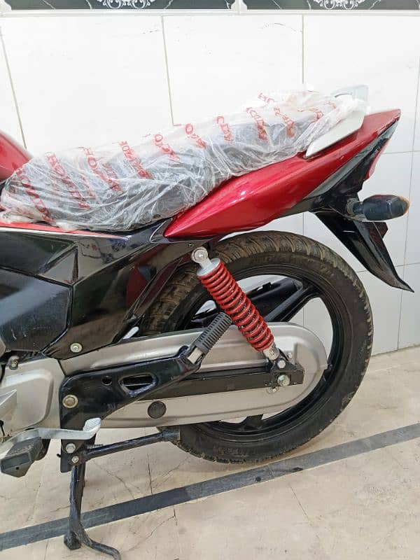 Honda CB125f (2019) 9