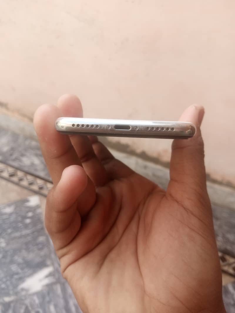 Apple iPhone X 3