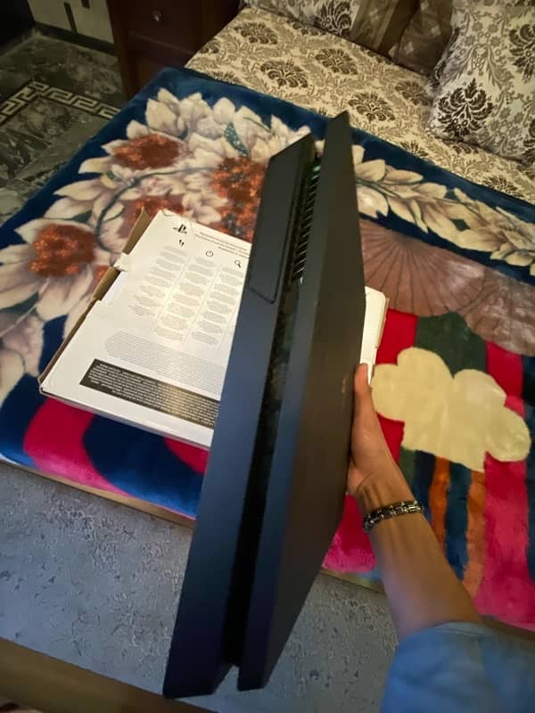 Ps4 slim 500 gb excellent condition with box 1