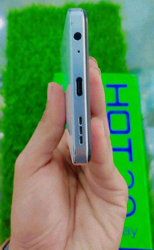 Infinix hot 30play 4+4 8Gm Ram 64Gb Rom 3