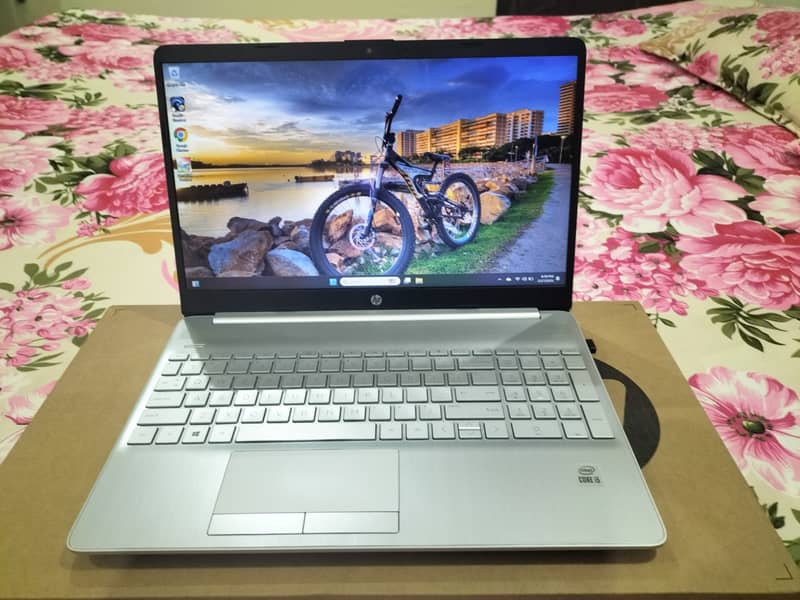 HP 15.6" Core i5, 10 Generation Just like New + Complete Box 2