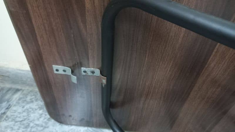 folding table in good condition for sale. 8