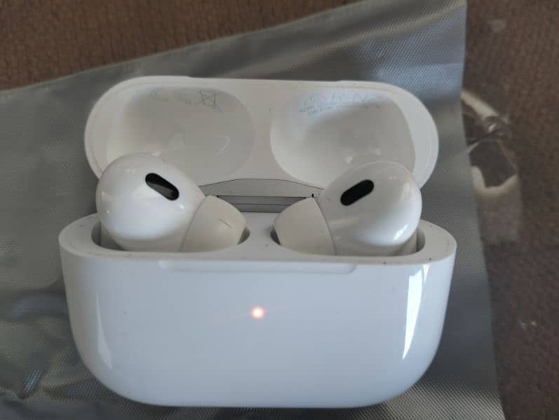 Apple AirPods Pro 2 (2nd generation) Type-C 1