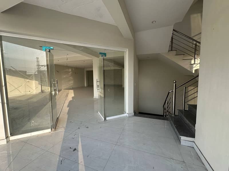 1 Kanal Beautiful Building Available For Rent 12