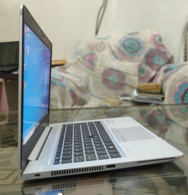 HP Elite Book i7 8th Generation sctratchless mint condition 10/10 3