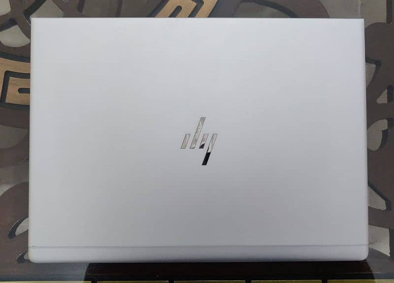 HP Elite Book i7 8th Generation sctratchless mint condition 10/10 4