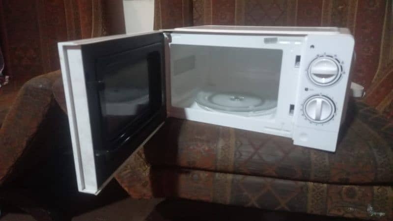 Dawlance microwave oven brand new condition 2