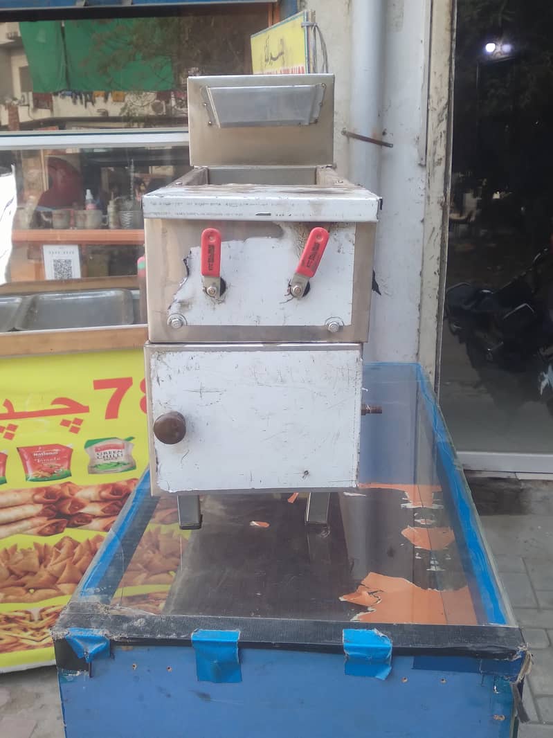 chip counter.        chips maker machine.          fryer 3