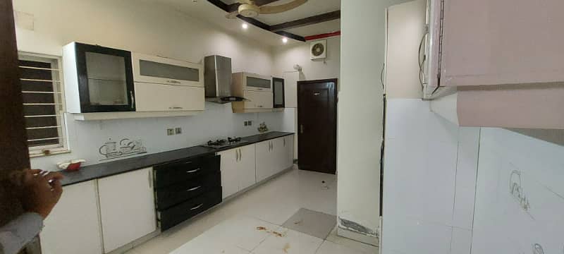 FACING PARK 10MARLA PHAE 5 IN D BLOCK HOUSE FOR SALE 8