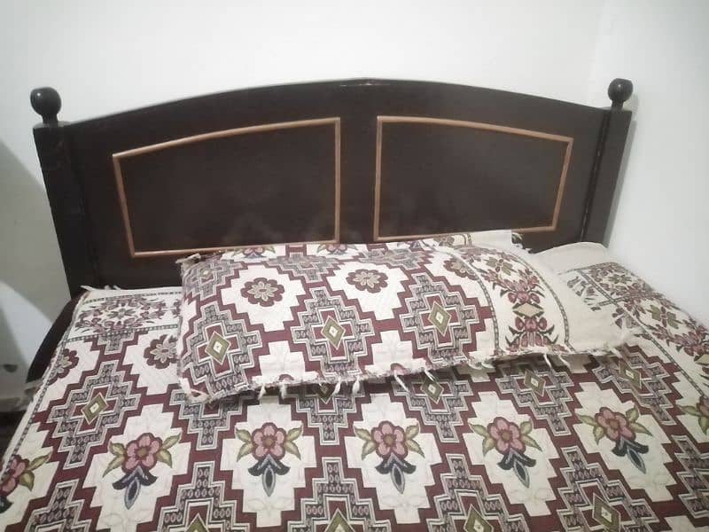 single bed wooden 0