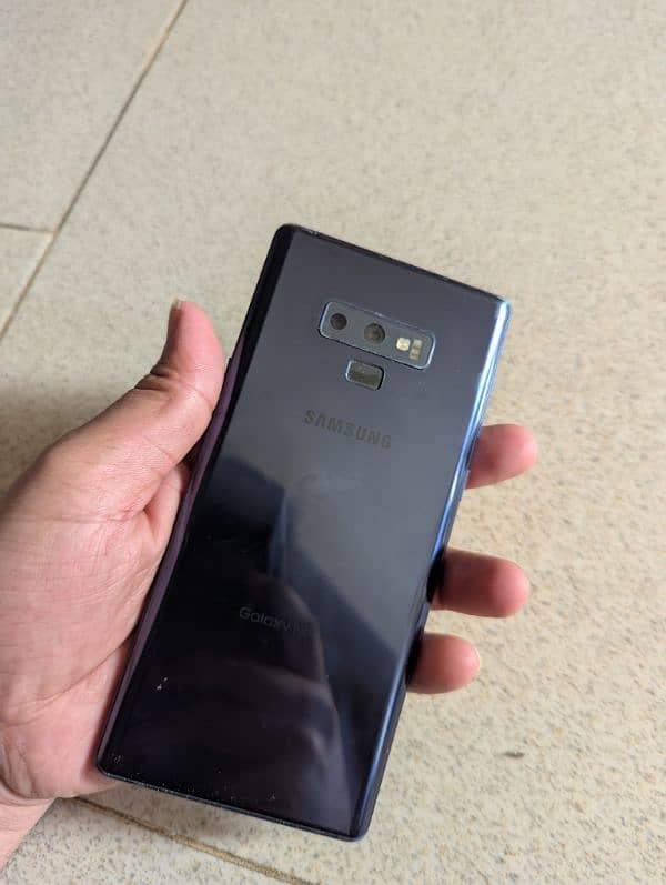 Note 9 dual sim 6/128 Halka sa crack hy top left 1