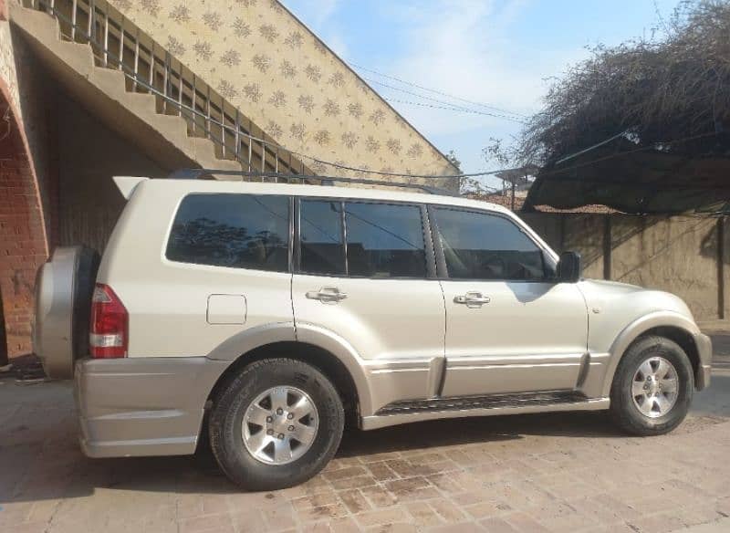 Mitsubishi Pajero GLS full option exchange possible 10