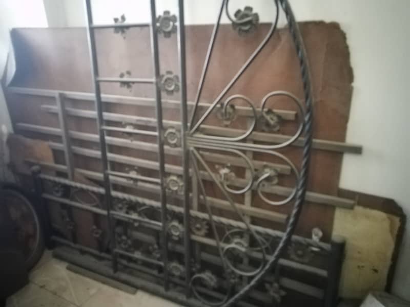 Queen Size Rot iron Bed furniture (not ply wood without mattress) 1