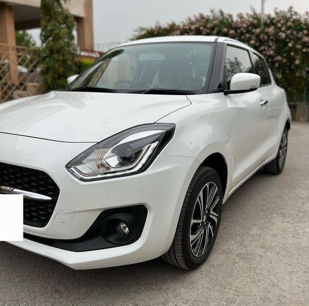 Suzuki Swift GLX CVT 2023 1