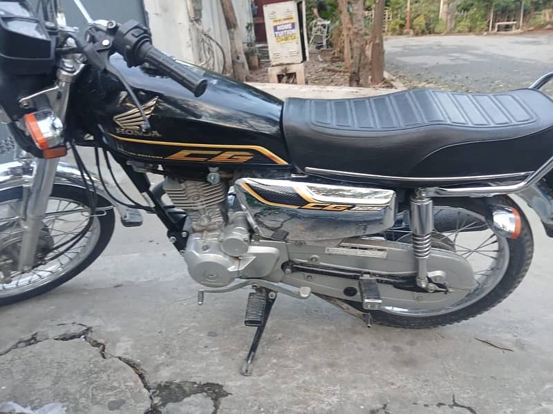 Honda CG 125 S Black colour 2022/2023 0