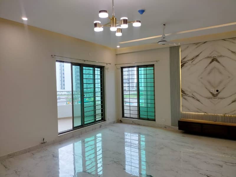 10 MARLA 3 BEDROOM APARTMENT FOR RENT IN ASKARI -11 LAHORE. 2