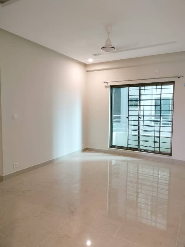 10 MARLA 3 BEDROOM APARTMENT FOR RENT IN ASKARI -11 LAHORE. 4