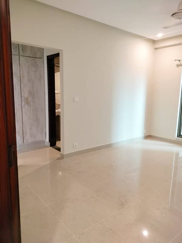 10 MARLA 3 BEDROOM APARTMENT FOR RENT IN ASKARI -11 LAHORE. 5