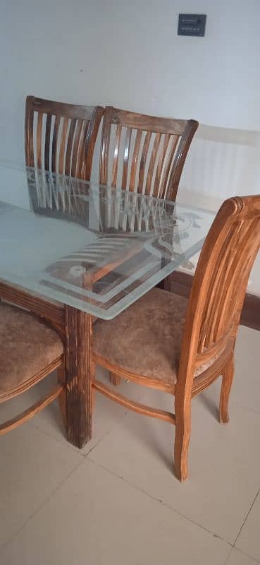 6 months used bt no scratches on table top and chairs. 1