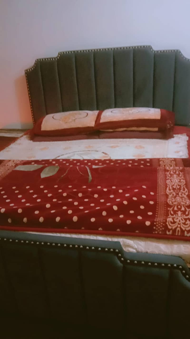 Bed set / king size bed / wooden bed / poshish / luxury bed /for sale 1