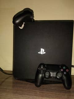 PS 4 PRO 1 TB MINT CONDITION