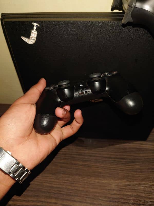 PS 4 PRO 1 TB MINT CONDITION 8