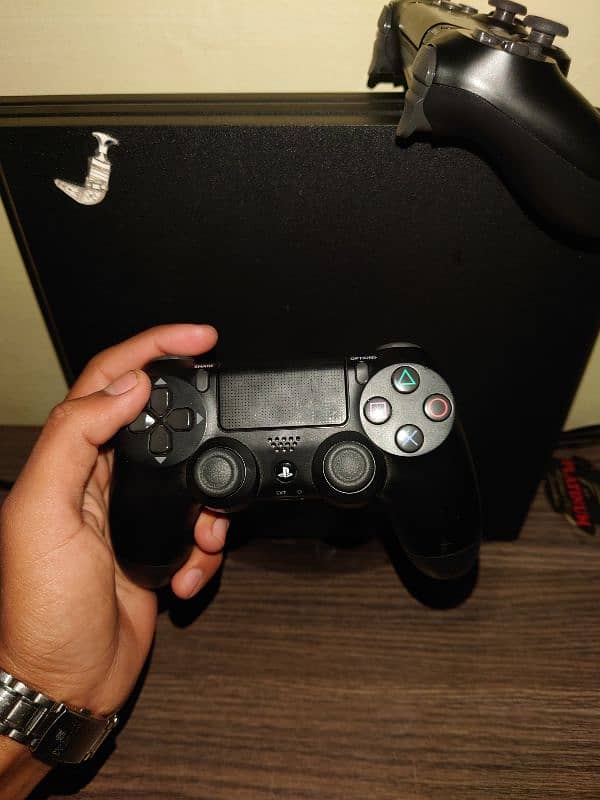 PS 4 PRO 1 TB MINT CONDITION 10