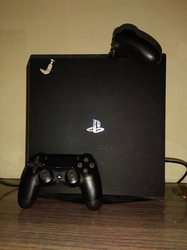 PS 4 PRO 1 TB MINT CONDITION 11