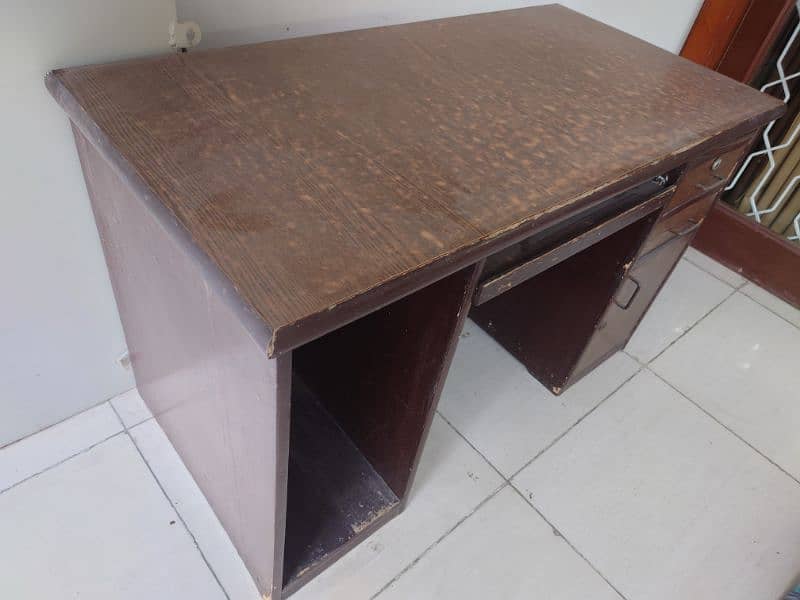 USED Computer Table for sale 0