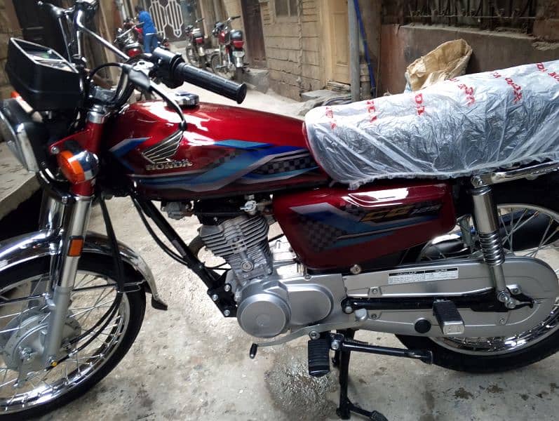 Qaidi 804 bike for sale  Honda CG 125 model 24 Islamabad number 804 2