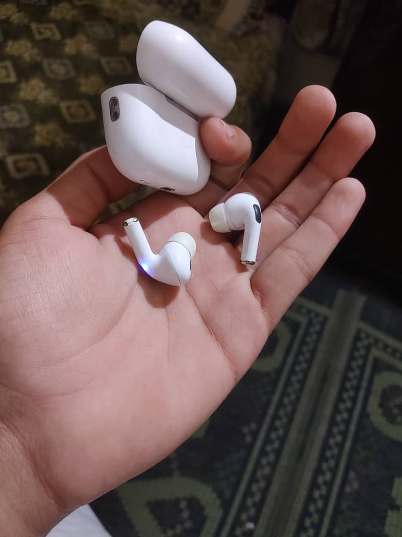 AIRPODS FOR SALE 1