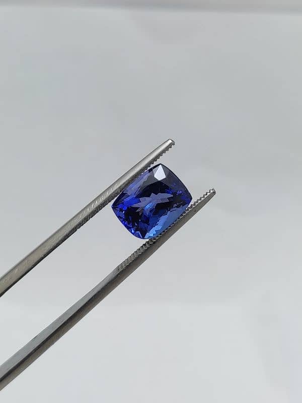 Natural Tanzanite stone 3.05 carat Lab Certified 0