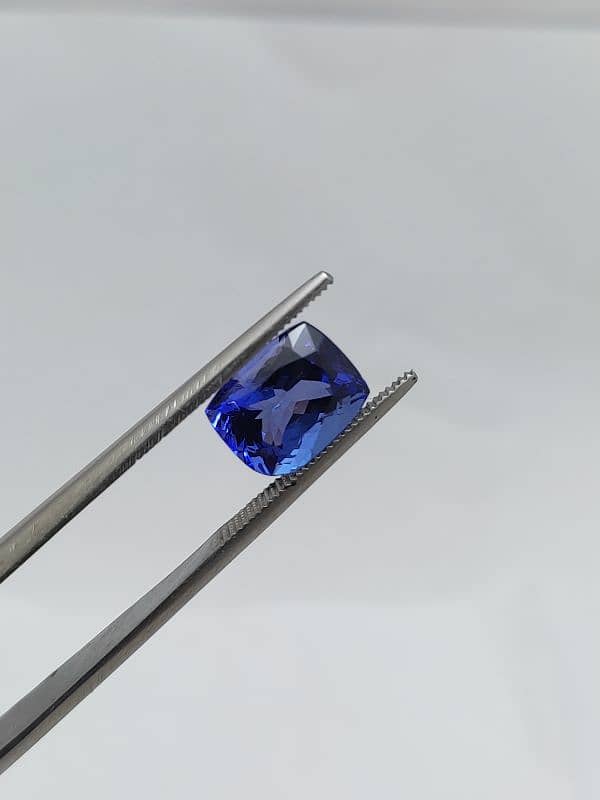 Natural Tanzanite stone 3.05 carat Lab Certified 6