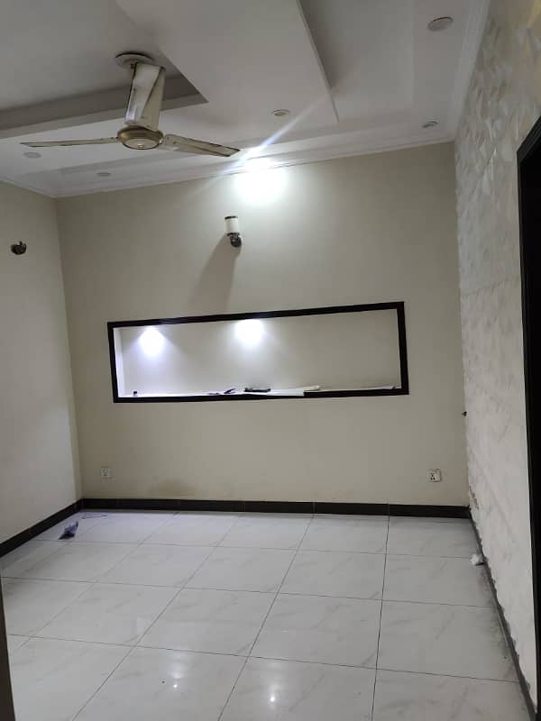 5 MARLA HOT LOCATION HOUSE AVAILABLR FOR RENT IN DHA 11 RAHBER 1