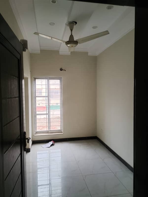 5 MARLA HOT LOCATION HOUSE AVAILABLR FOR RENT IN DHA 11 RAHBER 3