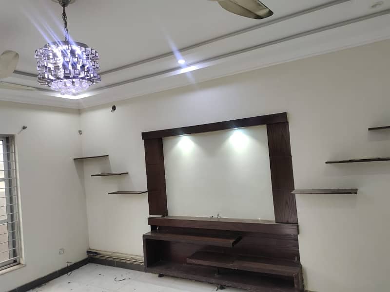 5 MARLA HOT LOCATION HOUSE AVAILABLR FOR RENT IN DHA 11 RAHBER 6