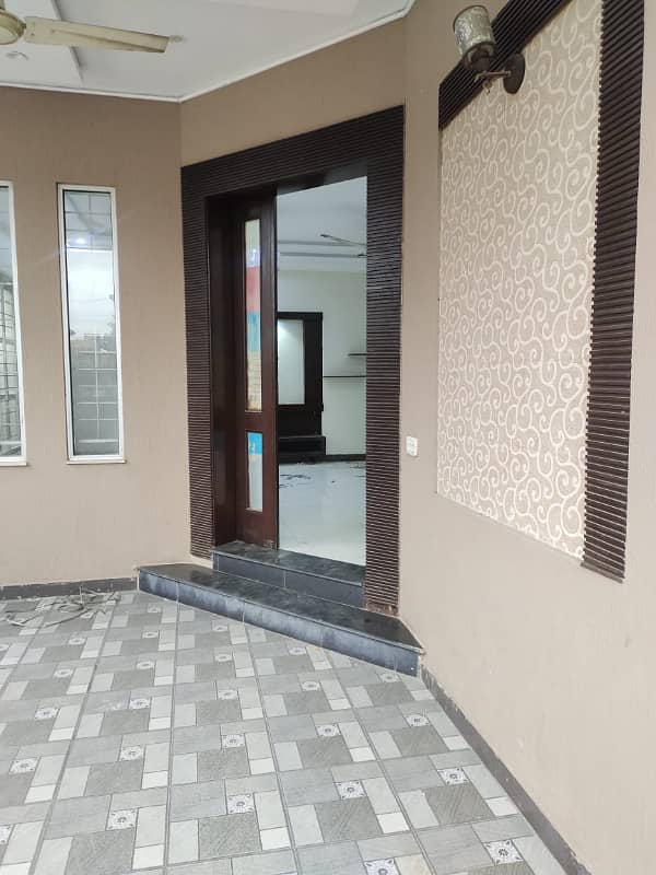 5 MARLA HOT LOCATION HOUSE AVAILABLR FOR RENT IN DHA 11 RAHBER 8