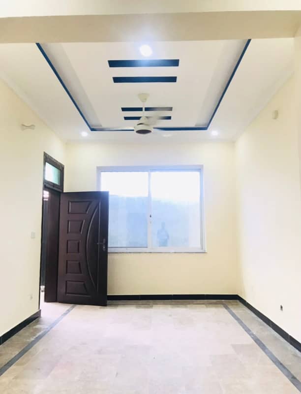 Ghouri town pH 7 Only 2 room 2end floor water electrity 3