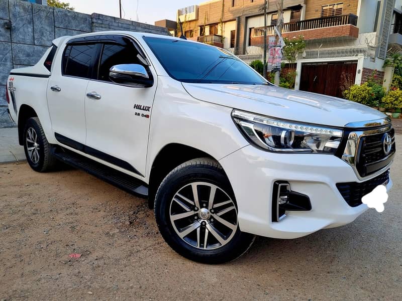 Toyota Hilux Revo V 2.8 2021 Model 2